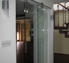 Oddělení prostoru skleněnými posuvnými dveřmi