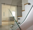 Skleněné zábradlí na nerezové trny - detail