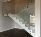 Skleněné zábradlí na trnech