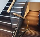 Skleněné zábradlí v podlahové konstrukci 2