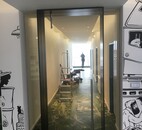 Výroba skleněné dveře